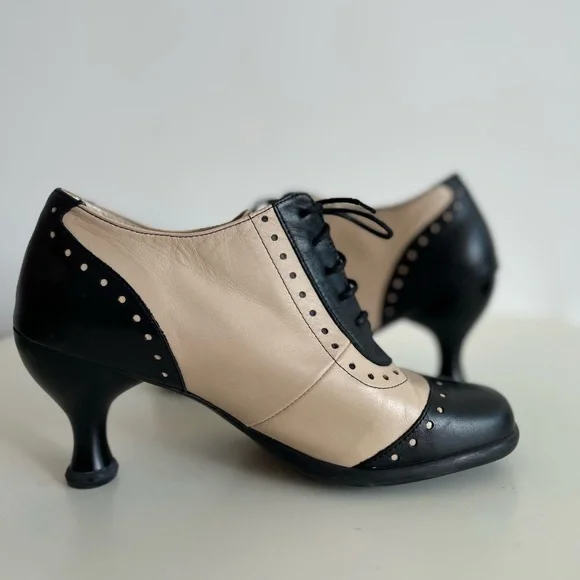 John Fluevog Brogue Heels - Picture 4 of 11